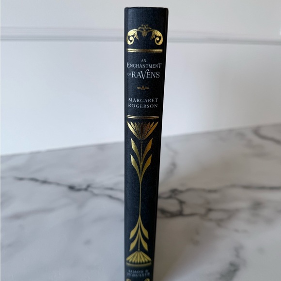 Fairyloot Sorcery of Thorns and An Enchantment of Ravens - Picture 9 of 9